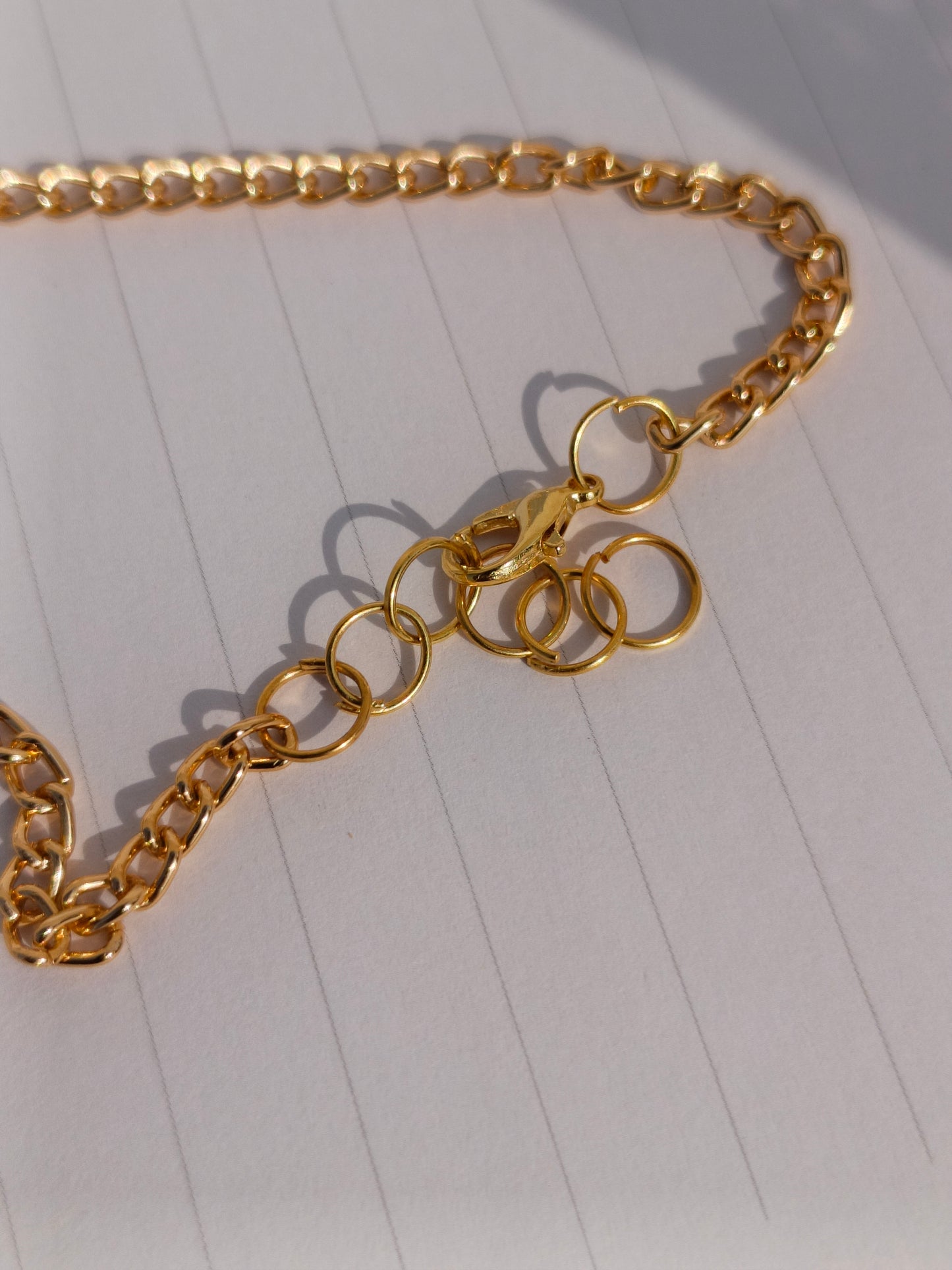 Elegant F1 car pendent